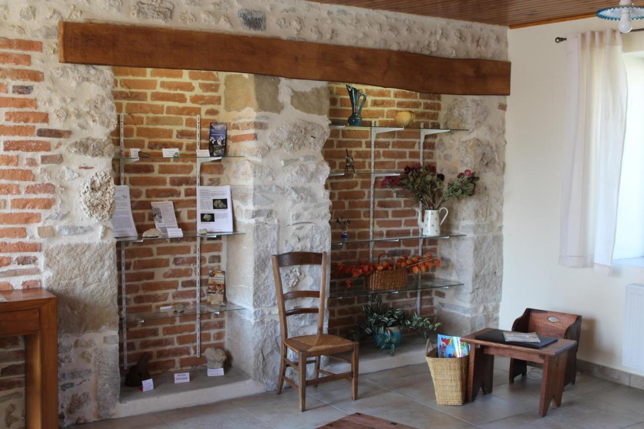 LES MONNATS GITE 8 personnes à la campagne Chaptuzat Exterior foto