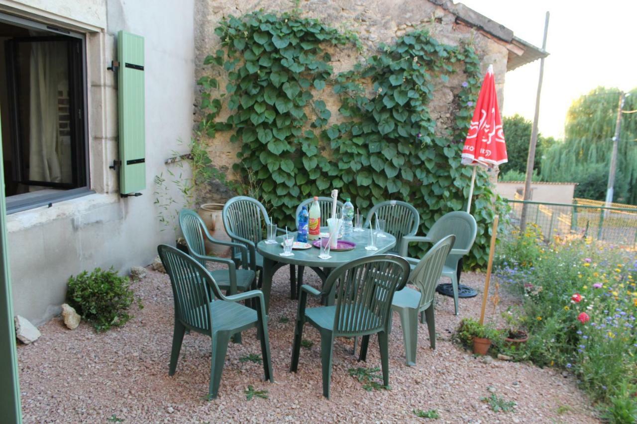 LES MONNATS GITE 8 personnes à la campagne Chaptuzat Exterior foto